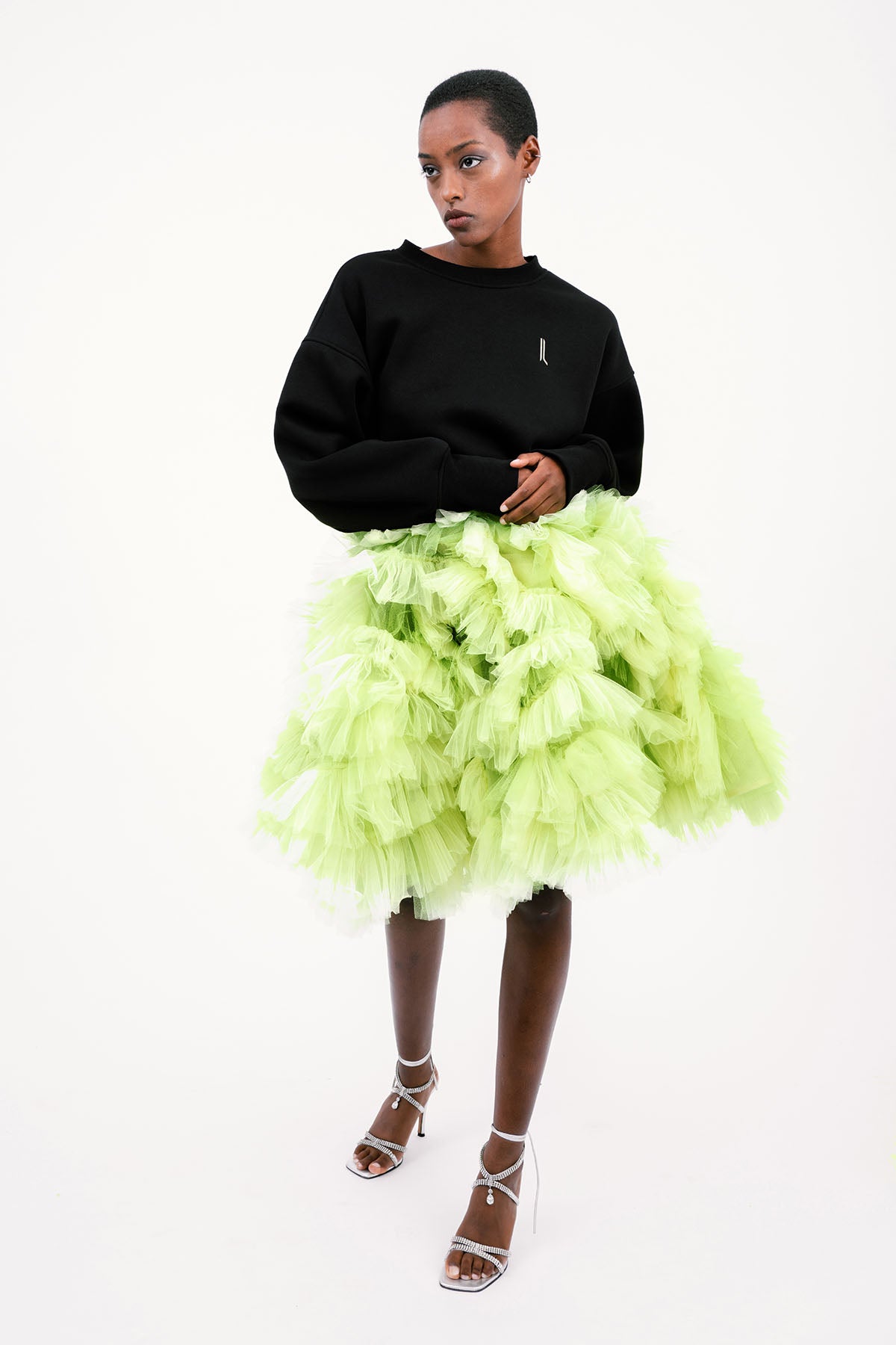 Black cropped oversize-sweater with IL-Logo